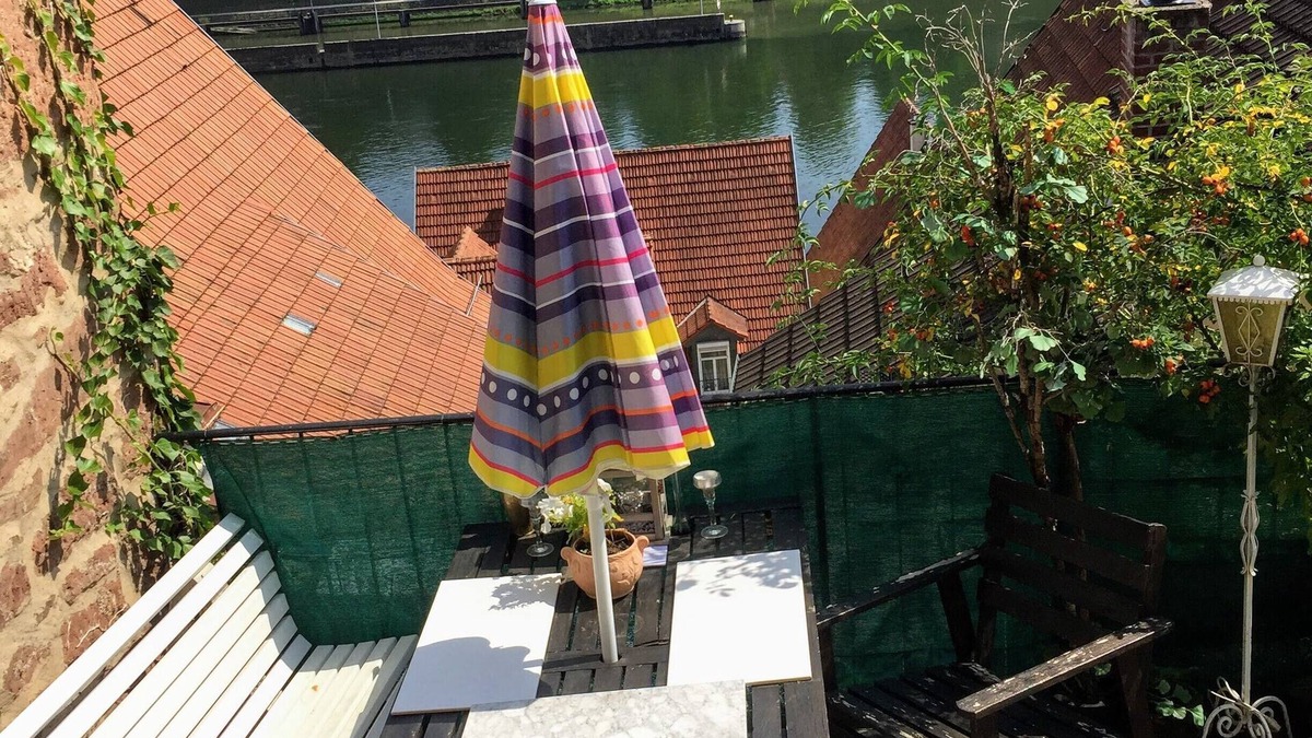 Hirschhorn Apartment | W3. Neckarblick, nature, old town, former supply house of Hirschhorn Castle.