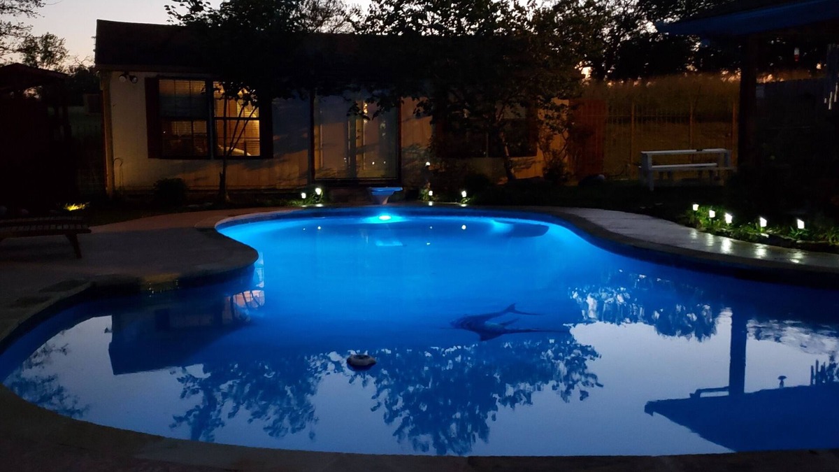 Marlin Cabin | waco Area Fun Family Bunkhouse Amazing Pool Golf Countryside