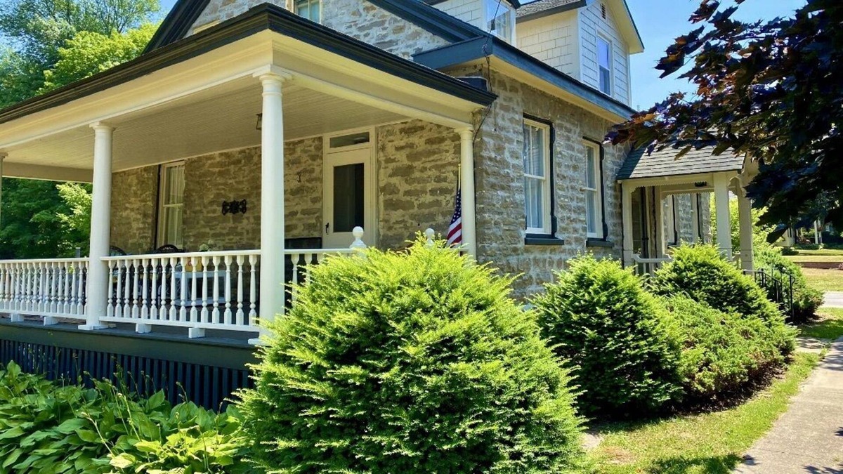 Waddington House | Waddington Historic Stone Home with River View