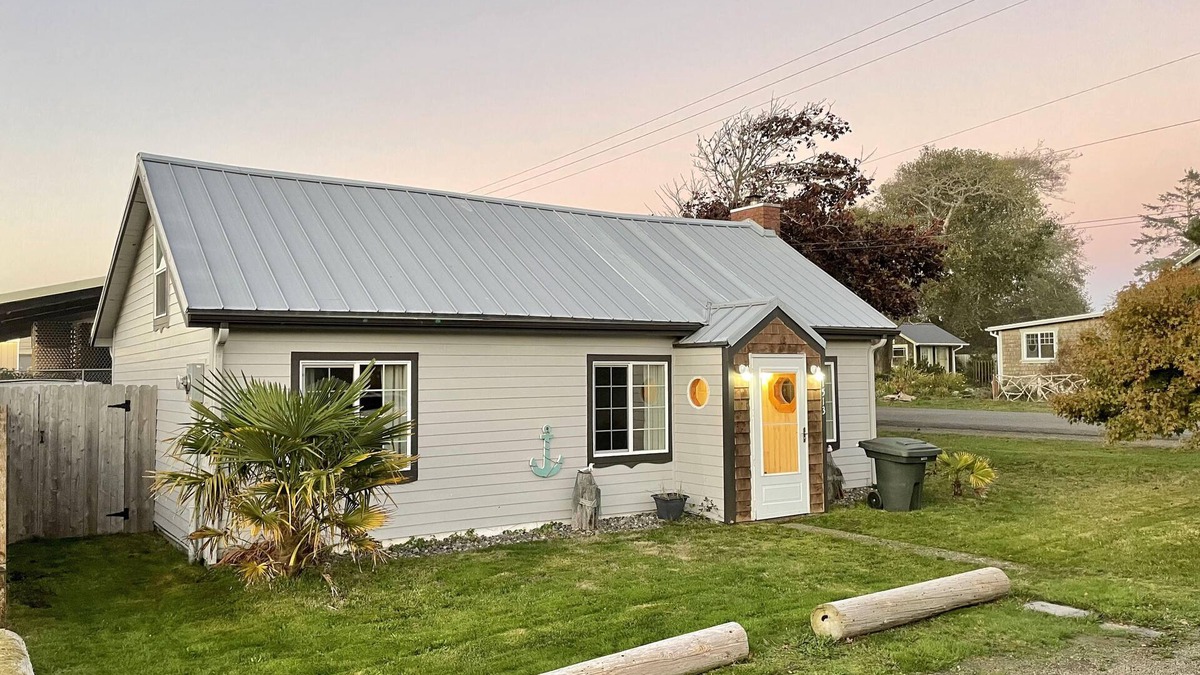 Ocean Park House | Waddle on Inn-Ocean Park Cottage