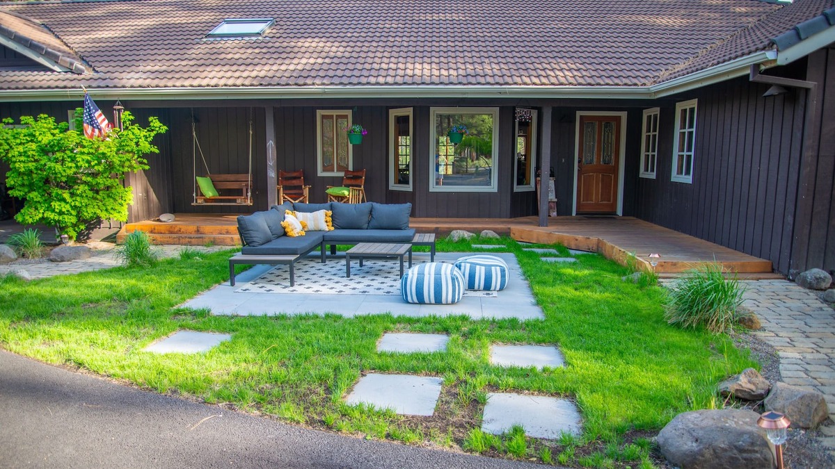 Sisters House | Wagon Wheel home - Private, Peaceful, Perfect