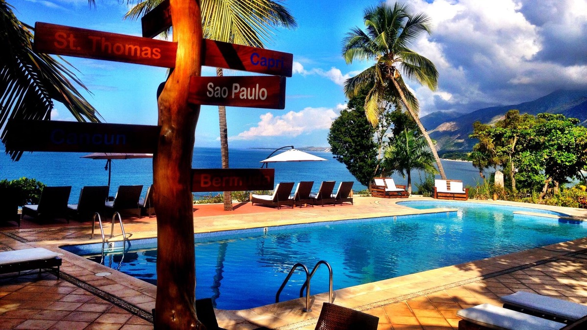 Carries Hotel | Wahoo Bay Beach Club & Resort