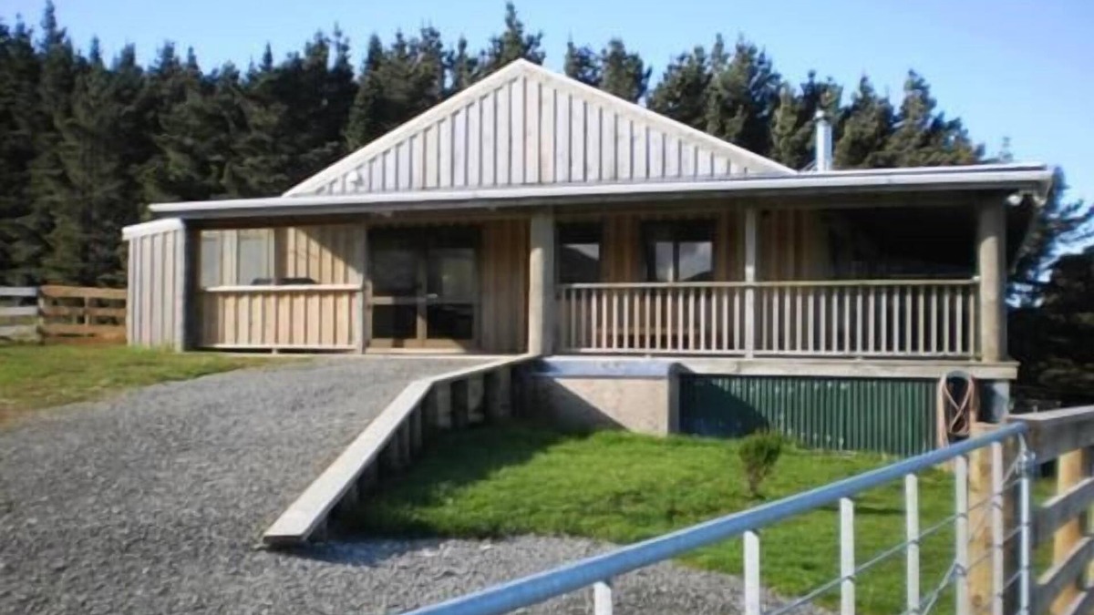 Masterton District Cabin | Wai Ngaio Retreat - Coastal and Rural Lodge