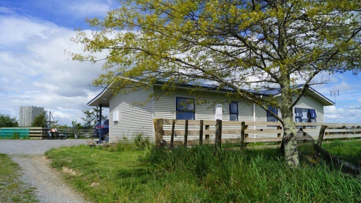Carterton Cottage | Waihakeke-a rural getaway so close to town