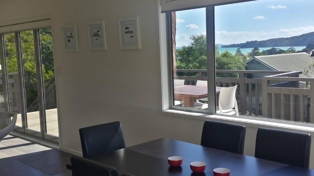 Surfdale House | Waiheke Holiday Haven