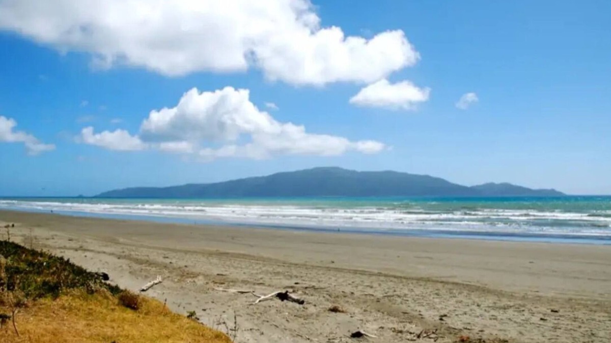 Gisborne House | Waikanae Central beach house.