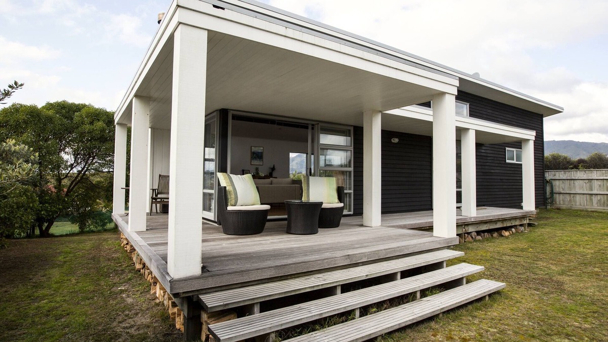 Waikanae Cottage | Waikanae Retreat - Waikanae Beach Holiday Home