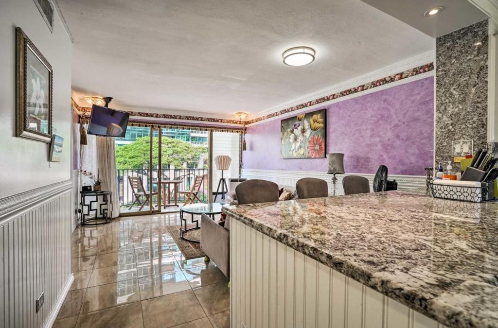 McCully - Moiliili Apartment | Waikiki 2-bedroom Sweet Home