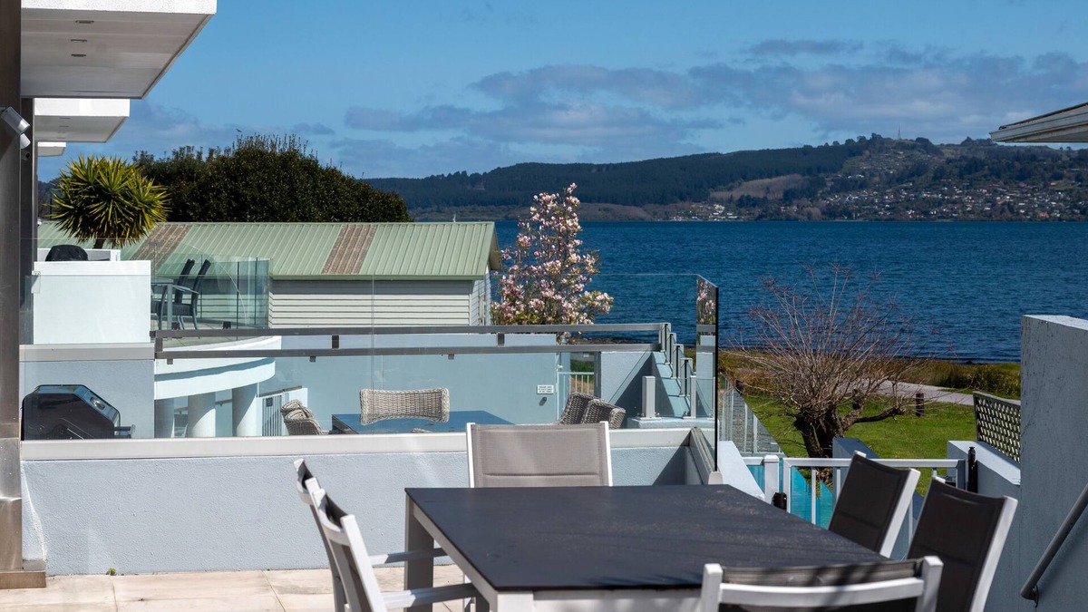 Waipahihi House | Waimahana 5 - Taupo Holiday Apartment