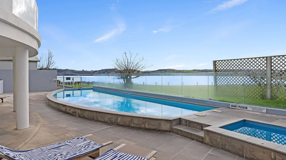 Taupo Apartment | Waimahana - Luxury By The Lake. Stylish & cosy apartment
