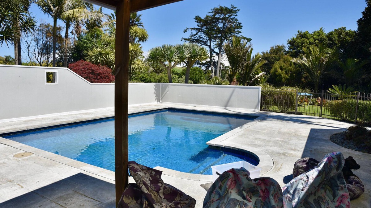 Gisborne House | WAINUI GARDEN HIDEAWAY a little gem in a garden oasis.n