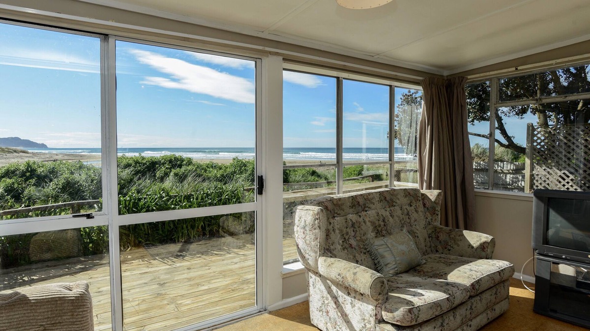 Ocean Beach Cottage | Waipuka - Ocean Beach Holiday Home