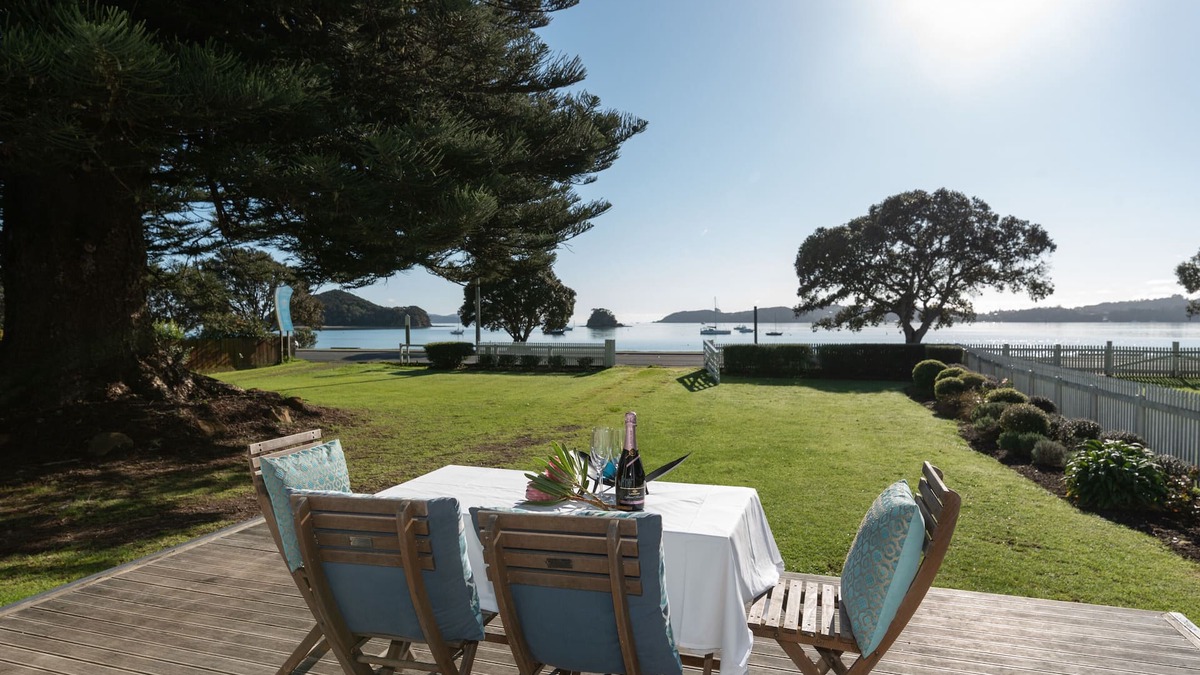 Paihia Cottage | Wairangi Beach Cottage - Paihia Beach House
