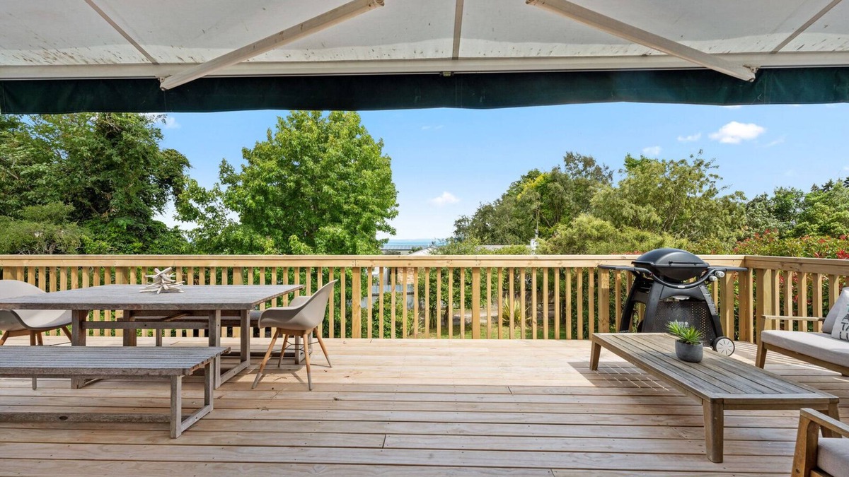 Waitahanui House | Waitahanui Lake House - Lake Taupo Holiday Home