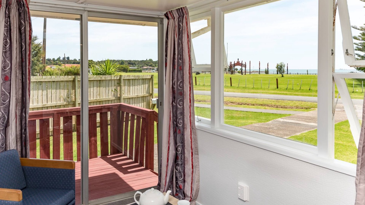 Paihia Cabin | Waitangi Beach Bach 30A