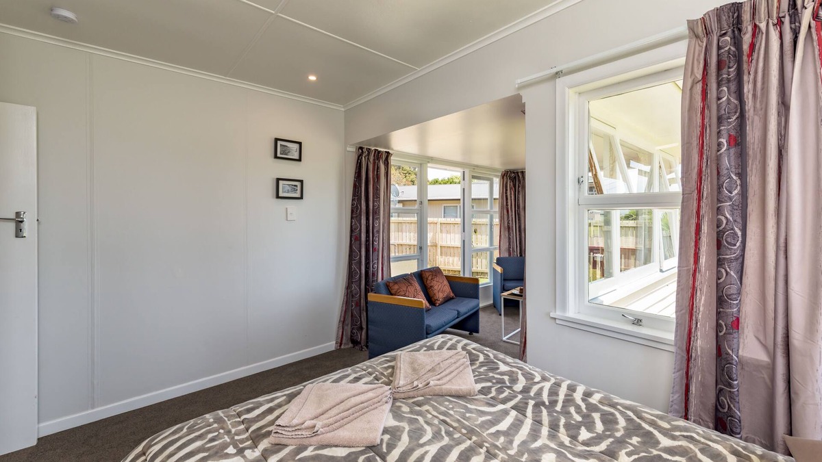 Paihia Cabin | Waitangi Beach Bach 30B