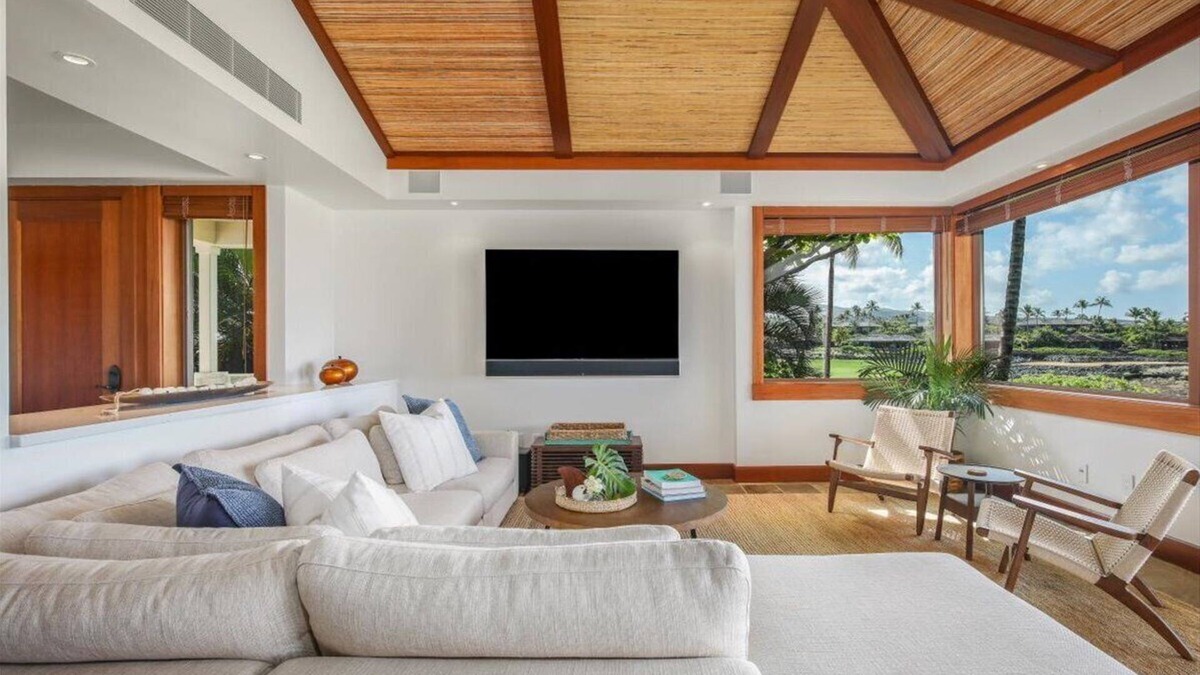 Kaupulehu House | Waiulu Villa - Contemporary Luxury Coastal | Onsite Staff & Daily Housekeeping