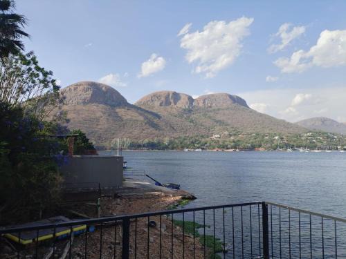 Kosmos House | Wakanda on Hartbeespoort Dam