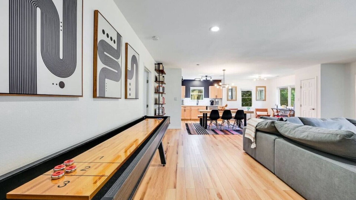 Arbolago House | 'Wake Point- Walk to Lake, Shuffleboard, Pet Friendly!