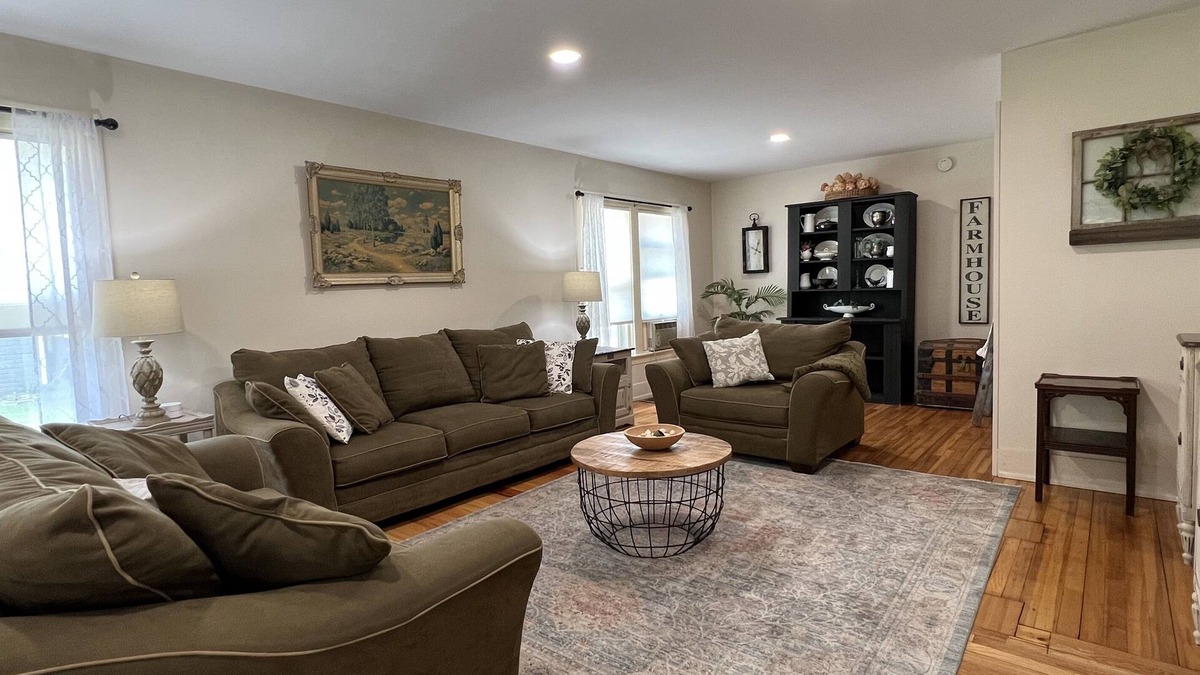 Oneonta House | Wake Robin Cottage - Recent renovation 4 bdrm/4 bath home close to tournaments