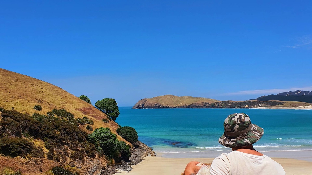 Houhora Cabin | Wake to the sound of the beach! 5min walk to the water