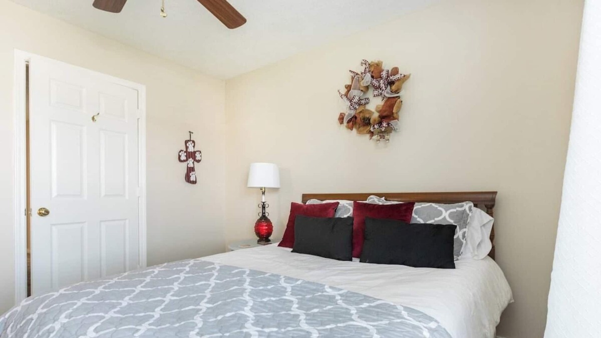 Starkville Apartment | Wake Up In Starkvegas!