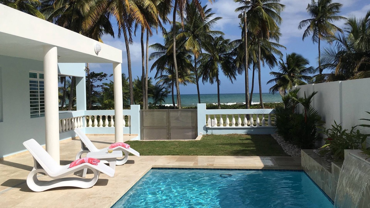 Rio Abajo House | Wake up to the ocean! True beachfront living.