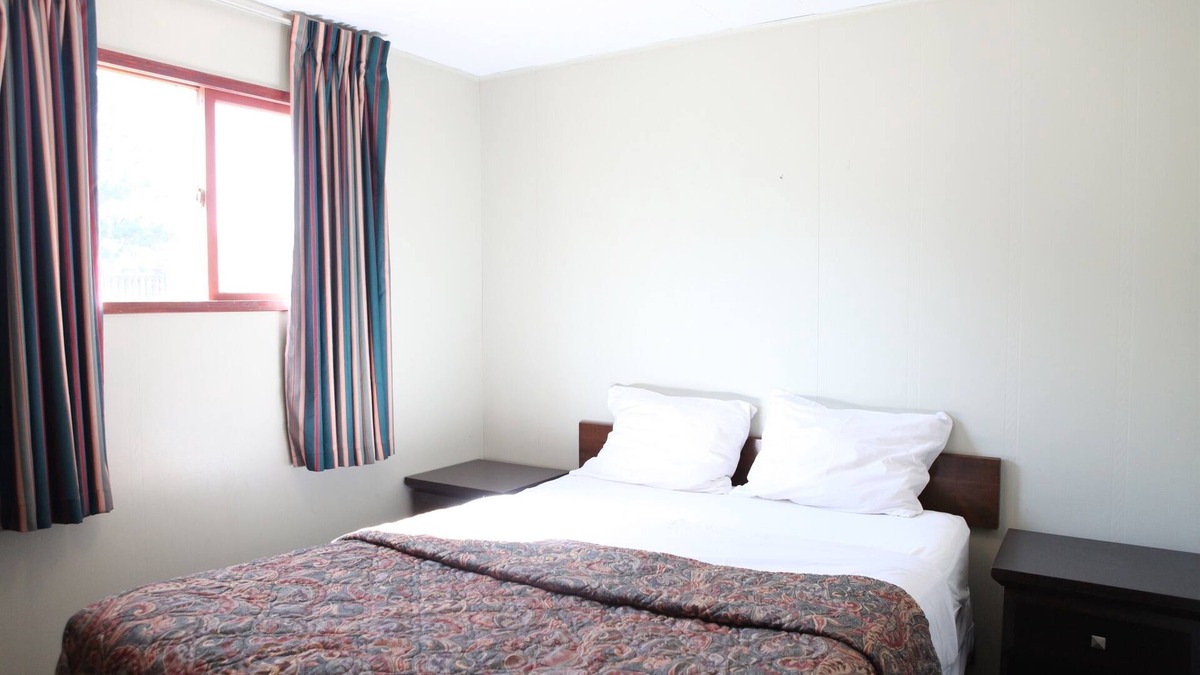Manitoba Cabin | Wake up to waves at "Just Beachy"