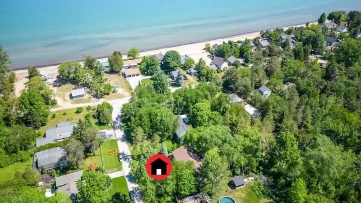 Kettle Point 44 Cottage | Wakefield Cottage - Steps from the Beach!