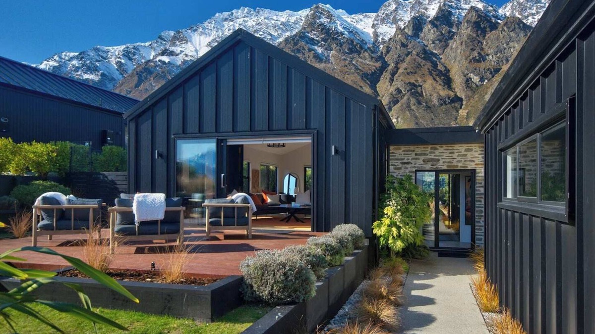Jacks Point House | Wakeup to the majestic views of snow-capped peaks