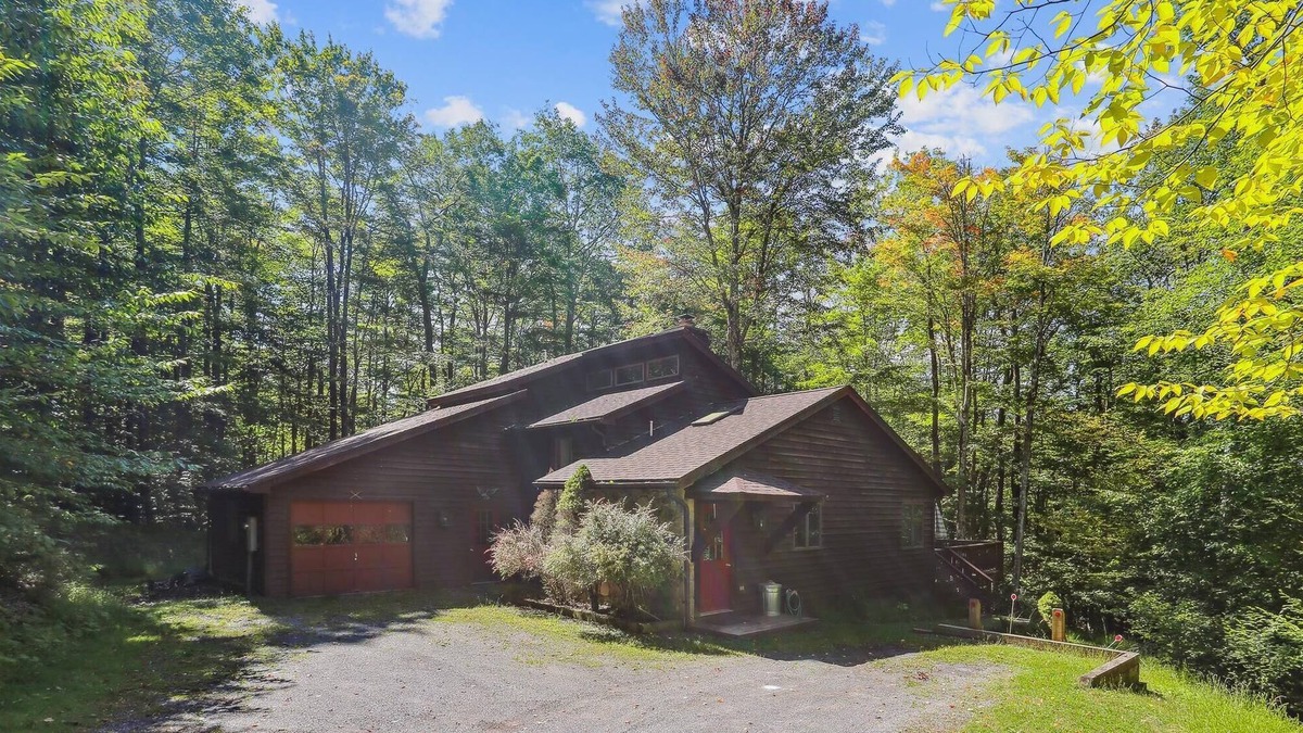 Old Timberline House | Wald Haus*: 3 BR, 2.5 BA House in Canaan Valley, Sleeps 8