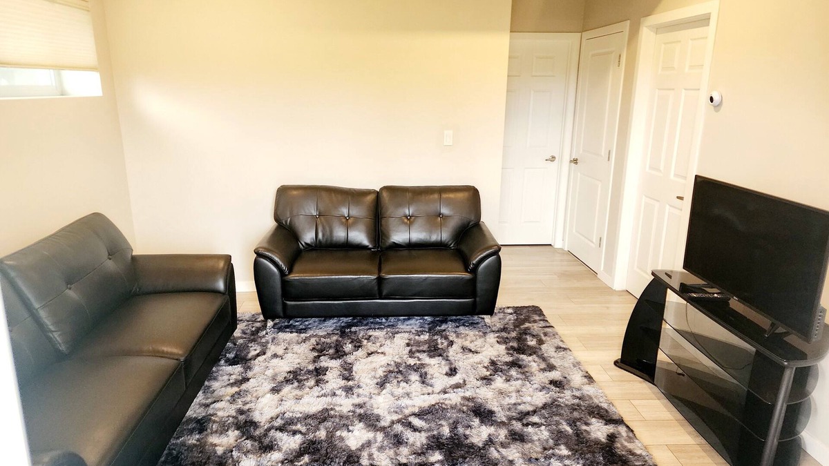 Southeast Calgary House | Walden Mount 1 Bedroom - Suite
