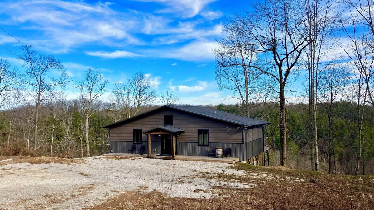 Slade Cabin | Waldens Wonder | artist dream | hot tub