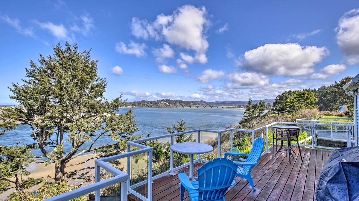 Waldport House | Waldport Beach House w/Loft, Grill & Ocean Views!