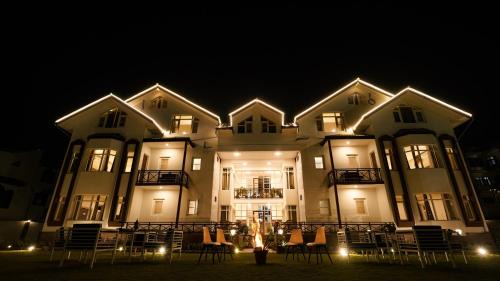 Nishat-Shalimar Apartment | Walisons Homestay Abelia