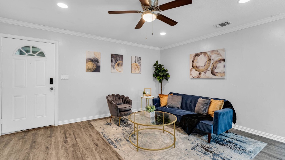 South Arlington Apartment | Walk 2 AT&T