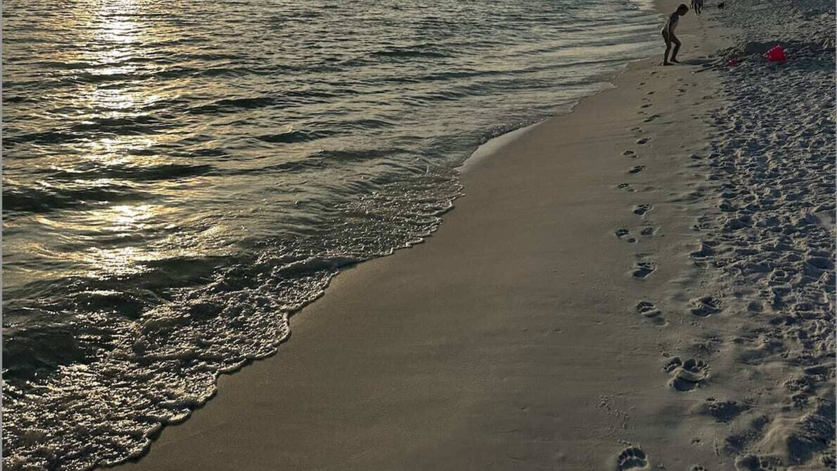 Miramar Beach House | Walk 2 Beach! Golf, Dining & More! -Sleeps 12