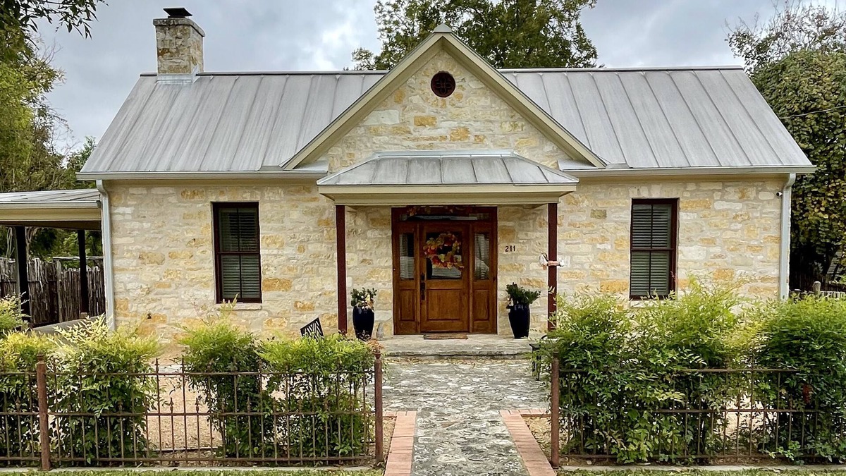 Fredericksburg House | Walk 2 blocks to Historic Downtown FBG. Heritage German Style 3 Bedroom Home.