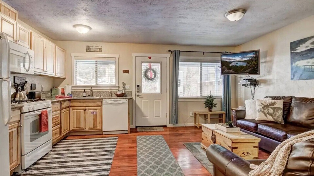 Al Tahoe House | Walk 2 Lake & Beaches Dining Shopping from your LakeHouse