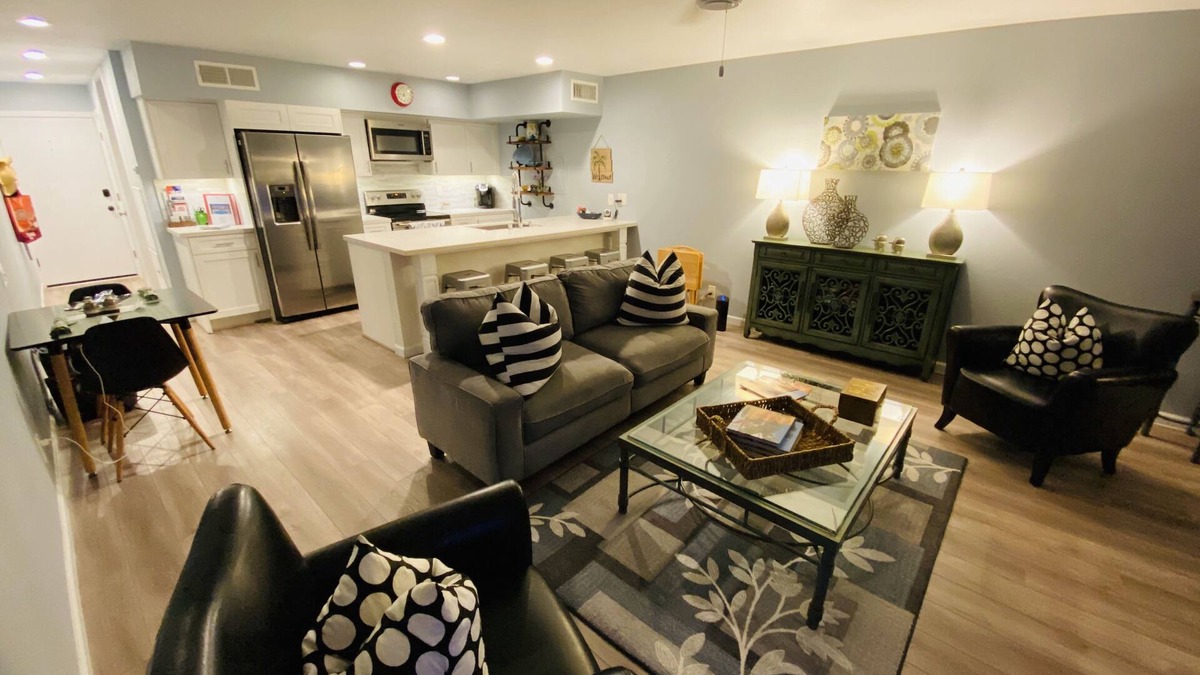 Twin Palms Condo | Walk-able Restaurants & Shopping, Pool, Parking, View, Spa, Tennis, pickleball