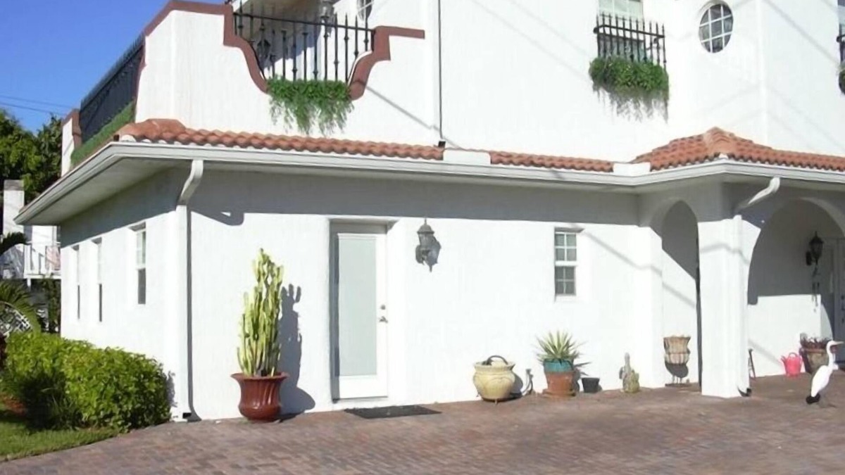 Sunset Beach Apartment | Walk barefoot to the beach! Private one bedrm apartment on Sunset Beach. Pets ok