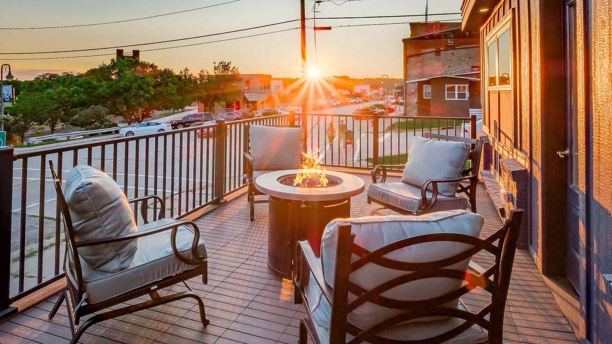 Prescott Condo | Walk Downtown | Rooftop Views | Private Deck & Game Room Fun