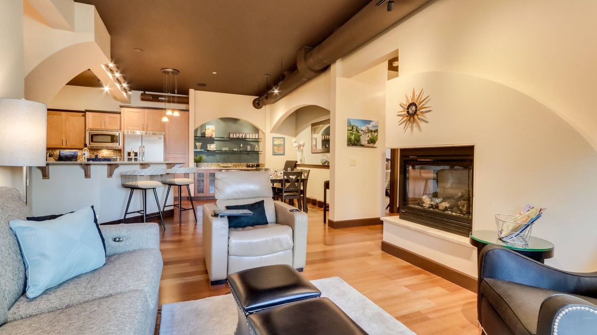 Coeur d'Alene Condo | Walk Downtown: Stunning Condo w/Attached Garage