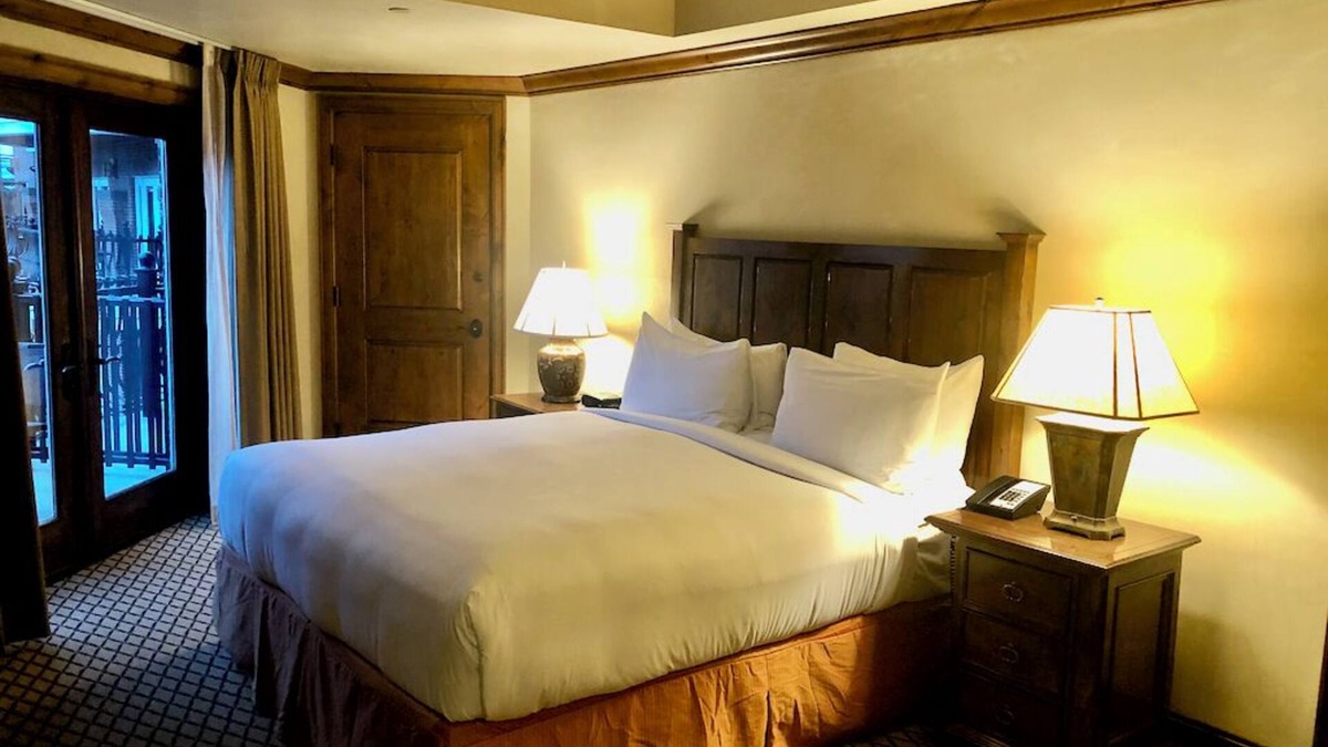 Downtown Hotel | Walk everywhere in Aspen from this beautiful mountainside hotel!