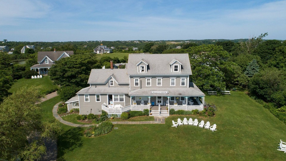 Block Island Ski Chalet | WALK FROM FERRY! WALK TO TOWN ! BIKE EVERYWHERE!