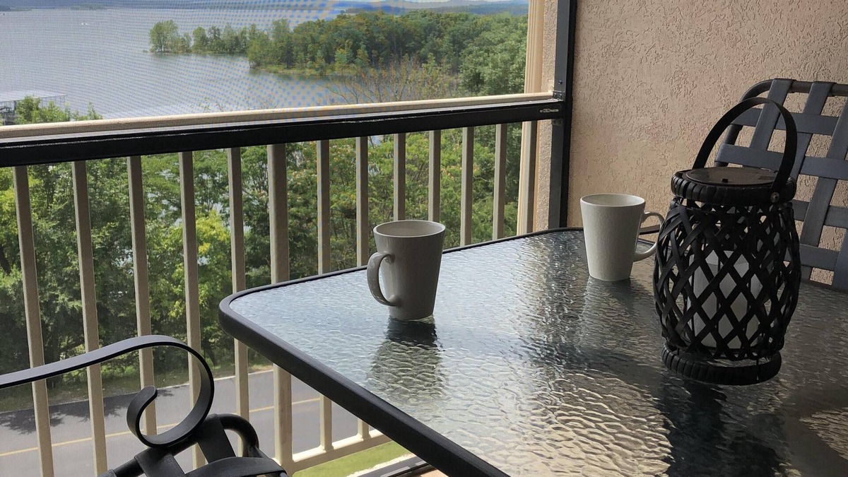 Indian Point Condo | WALK-IN 2 Bedroom Sleeps 7! Lake View & Marina! 2 mi from Silver Dollar City