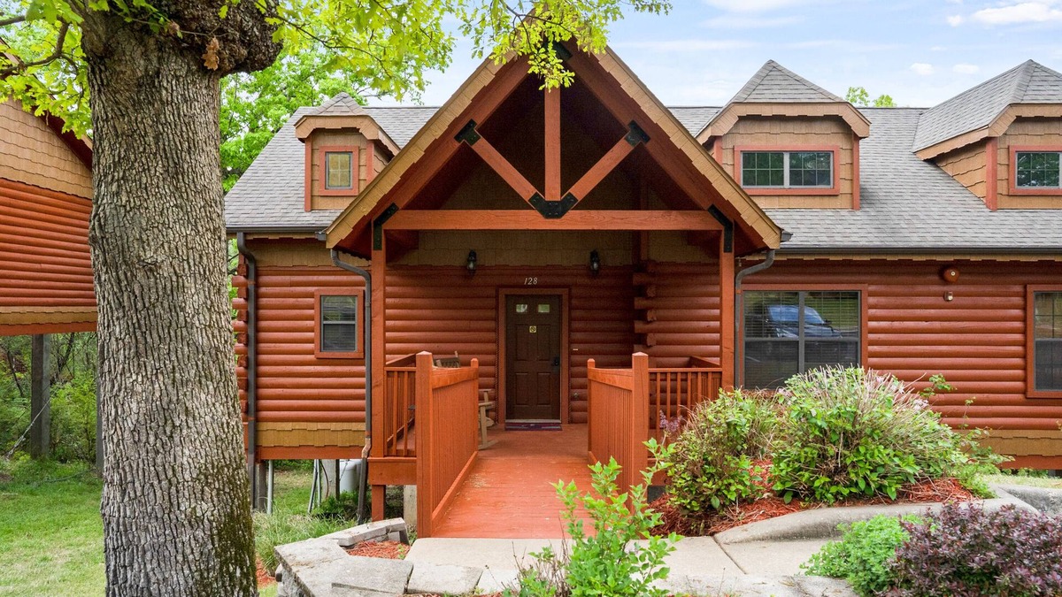 Branson Theater District Cabin | Walk-in Country Cabin in the Heart of Branson - Minutes from Attractions!