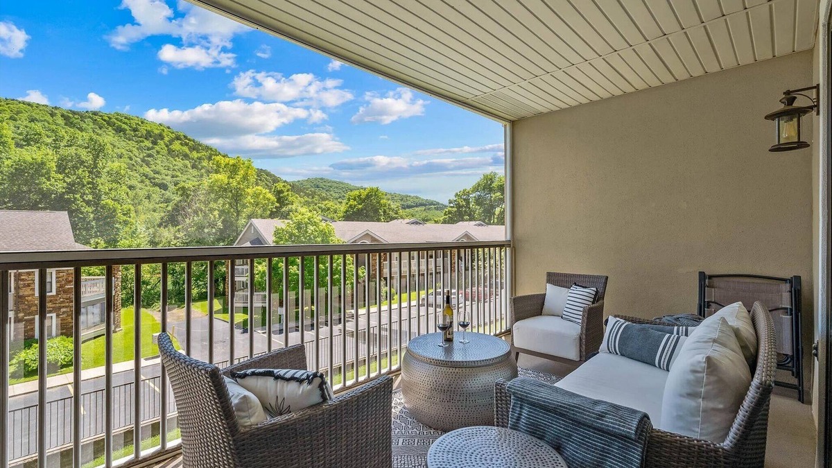 Table Rock Condo | Walk-in/no steps, pools, pickleball, weekly discount! Stay & Play golf package!