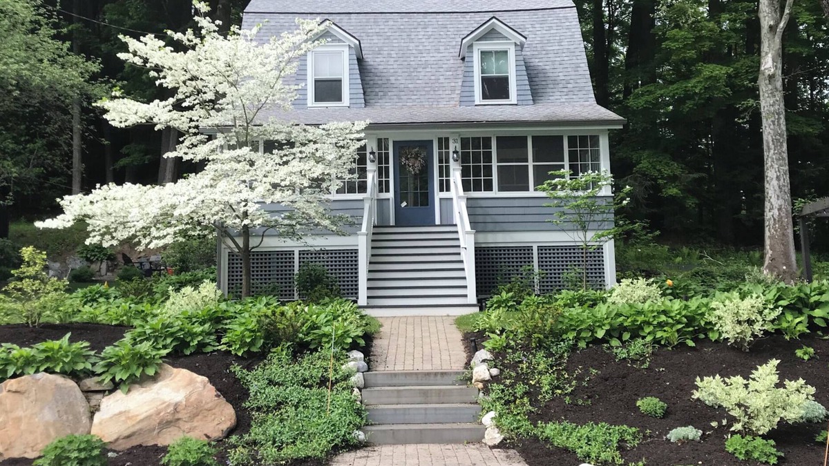 Stockbridge House | Walk into town, soak up sun on enclosed porch & steps away from nature trails!