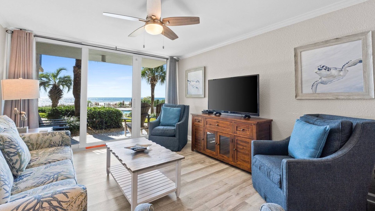 Holiday Beach Condo | Walk Out to the BEACH! 1Bed 2Bath Sleeps 6 PW111